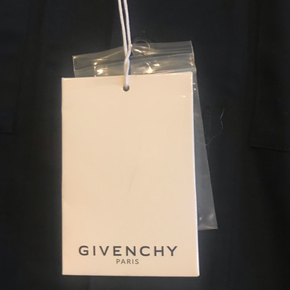 Givenchy - Picture 5 of 6